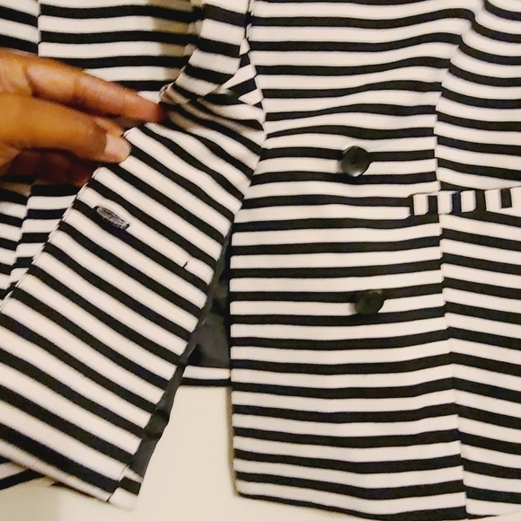 Halogen | Black & White Striped Cropped Blazer Jacket (Size Large) - Picture 10 of 14